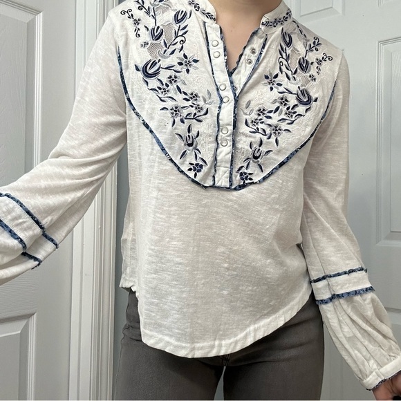 Free People Blouse Embroidered Floral White Blue Boho Dainty Size Extra Small - Picture 8 of 8